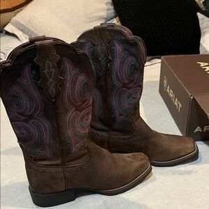 Justin Brown Leather Boots with Multicolor Embroidery